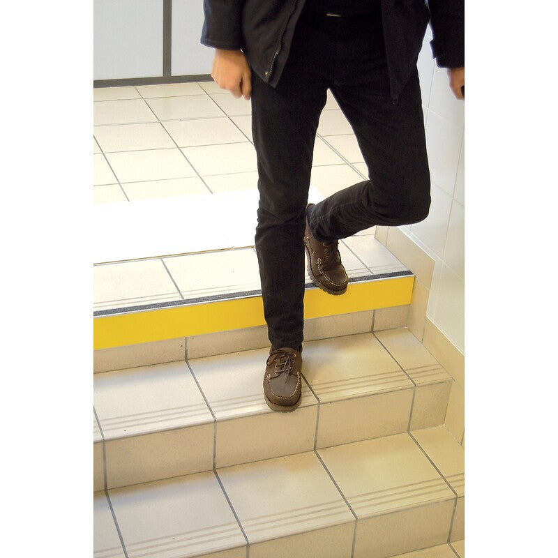 Profil aluminium de repérage auto-adhésif jaune/noir longueur 3 m. disponible abidjan cote d'ivoire.