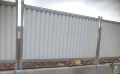 Clôture gba opaque blanche 4 tubes - panneau 2,10 m x 1 m. disponible abidjan cote d'ivoire.