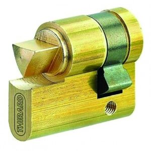 Demi cylindre à triangle ( 30x10 ) triangle de 14 mm affleurant. disponible abidjan cote d'ivoire.