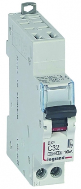 Disjoncteur dx³6000 10ka arrivée haute automatique et départ bas à vis u+n - 230v~ - 32a - courbe c - 1 module. disponible abidjan cote d'ivoire.