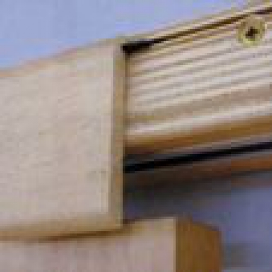 Kit avec traverse bois pour porte coulissante en applique sur une cloison. disponible abidjan cote d'ivoire.