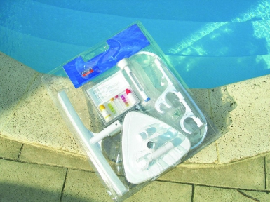 Kit d'entretien blanc de nettoyage piscine. disponible abidjan cote d'ivoire.