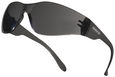 Lunettes "brava" polycarbonate monobloc - branches type spatules plates souples - nez polycarbonate intégré - facilité d'usage avec casque de chantier et casque antibruit - protections latérales - anti-rayures. disponible abidjan cote d'ivoire.