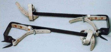 Paire de grimpettes pour élagueur. disponible abidjan cote d'ivoire.