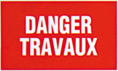 Panneau "danger travaux" ga 21 lettres blanches fond rouge, dim. disponible abidjan cote d'ivoire.