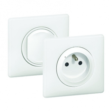 Prêt-à-poser céliane créer une prise commandée avec 1 prise de courant et 1 commande sans fil livré complet. disponible abidjan cote d'ivoire.