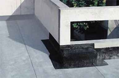 Résine bitumeuse "flashing" pour l"étanchéité des relevés, chéneaux, caniveaux - bidon 5 kg. disponible abidjan cote d'ivoire.