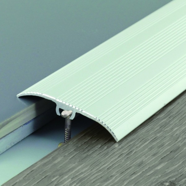 Seuil multi-niveaux dinafix strié 41 mm - 2,70 m - fixation invisible - aluminium anodisé naturel. disponible abidjan cote d'ivoire.