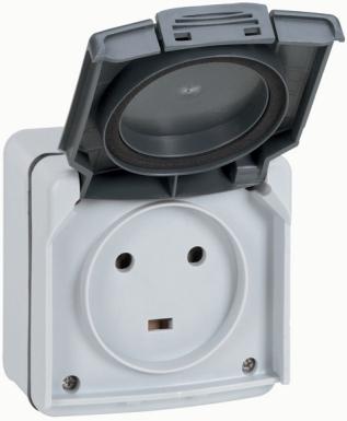 Socle saillie plexo 2p+t 20a 400v à volet matière moulée 84x77 mm col. disponible abidjan cote d'ivoire.